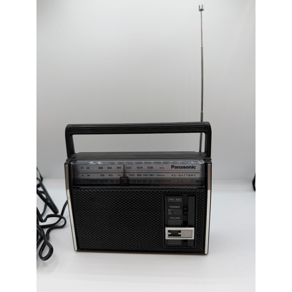 Vintage Panasonic RF-562D AM/FM Portable Radio AC Battery Tested Working Black